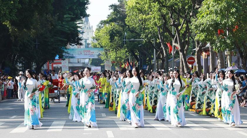 Luật Thủ đ&ocirc; (sửa đổi) sẽ th&aacute;o gỡ c&aacute;c quy định ph&aacute;p luật để H&agrave; Nội tạo đ&agrave; ph&aacute;t triển c&ocirc;ng nghiệp văn h&oacute;a