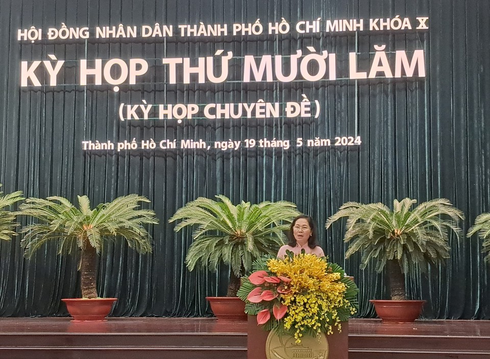 Chủ tịch HĐND TP Hồ Ch&iacute; Minh Nguyễn Thị Lệ ph&aacute;t biểu khai mạc kỳ họp thứ 15. Ảnh: T&acirc;n Tiến.