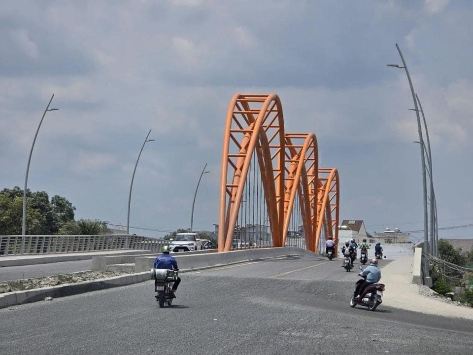 Cầu T&acirc;y Đ&ocirc; nối thị trấn Phong Điền với x&atilde; Nhơn &Aacute;i của huyện Phong Điền.