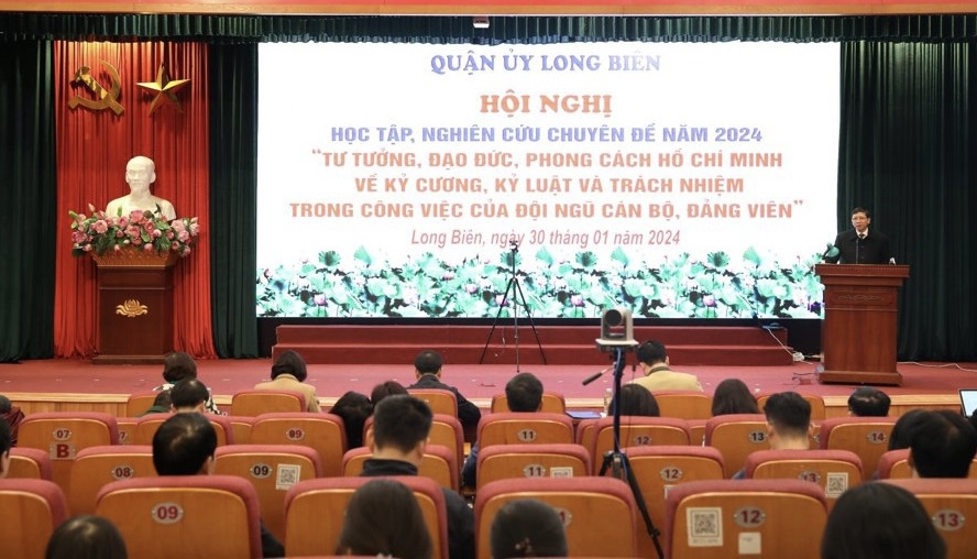 Quận Long Bi&ecirc;n tổ chức Hội nghị học tập chuy&ecirc;n đề học v&agrave; l&agrave;m theo tư tưởng của B&aacute;c năm 2024.