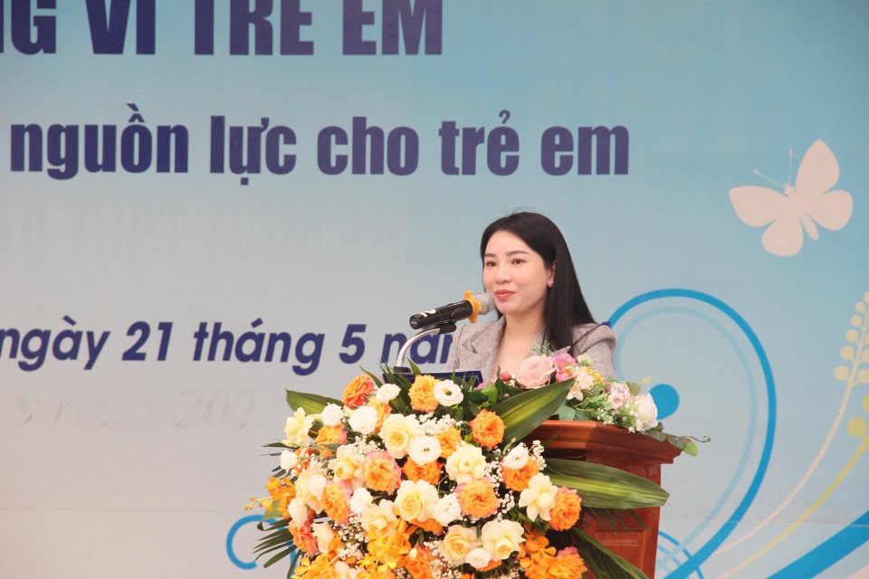 Ph&oacute; Chủ tịch UBND quận T&acirc;y Hồ B&ugrave;i Thị Lan Phương ph&aacute;t biểu tại buổi lễ.