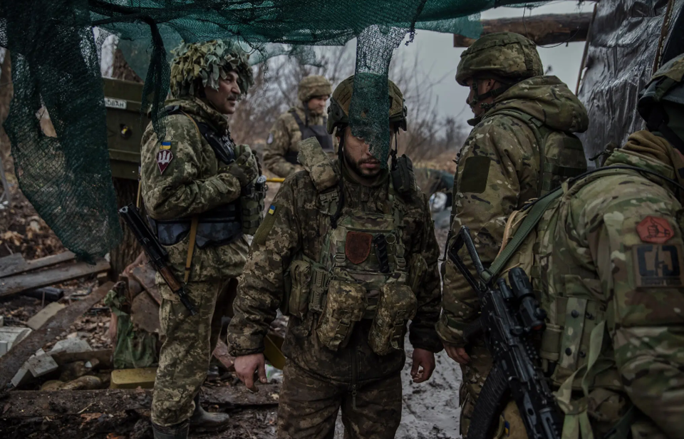 Tiền tuyến Ukraine đang chịu &aacute;p lực tấn c&ocirc;ng lớn. Ảnh: Tyler Hicks