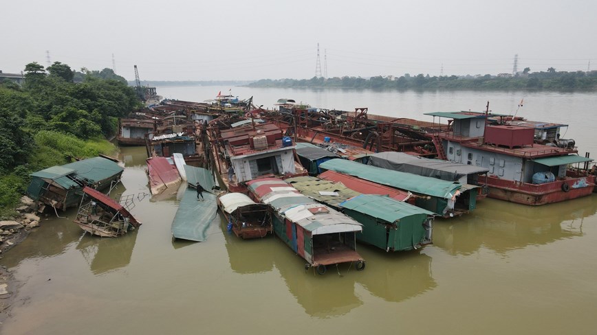 Nhiều t&agrave;u, thuyền vi phạm được lực lượng CSGT đường thuỷ số 2 đưa về b&atilde;i tập kết.&nbsp;