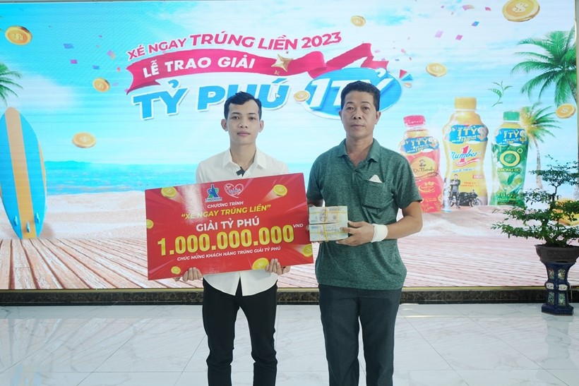 Anh Nguyễn Ho&agrave;ng Em tr&uacute;ng giải 1 tỷ đồng năm 2023 sau khi uống nước tăng lực Number 1