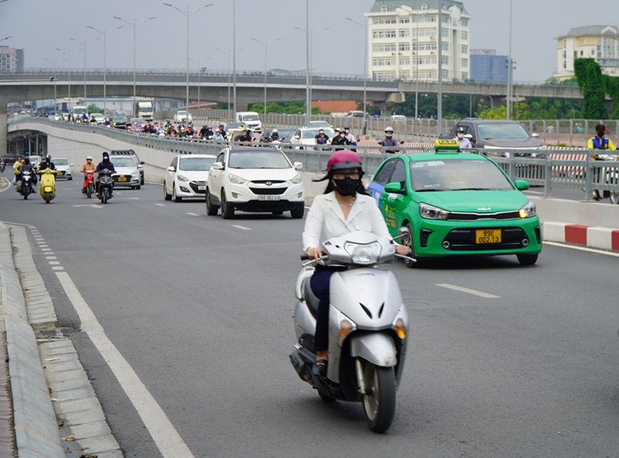 Cầu vượt Mai Dịch: giao thông thuận lợi - Ảnh 11