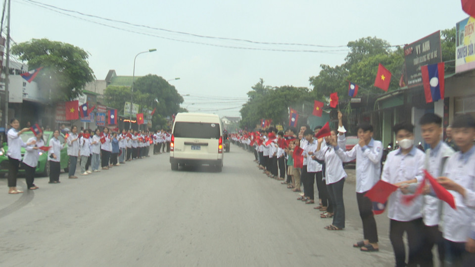 Sau những năm th&aacute;ng nằm lại ở nước bạn L&agrave;o, 87 anh h&ugrave;ng liệt sỹ, chuy&ecirc;n gia Việt Nam hi sinh khi l&agrave;m nhiệm vụ quốc tế cao cả tại nước L&agrave;o đ&atilde; được cất bốc h&agrave;i cốt đưa về đất mẹ.