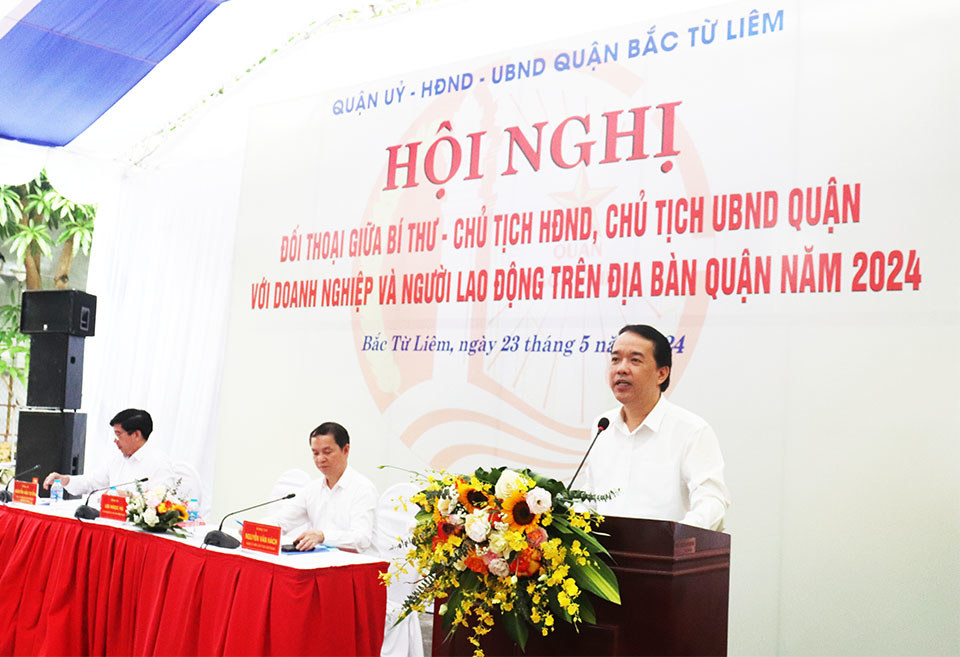 B&iacute; thư Quận ủy, Chủ tịch HĐND quận Bắc Từ Li&ecirc;m Lưu Ngọc H&agrave; ph&aacute;t biểu tại hội nghị.