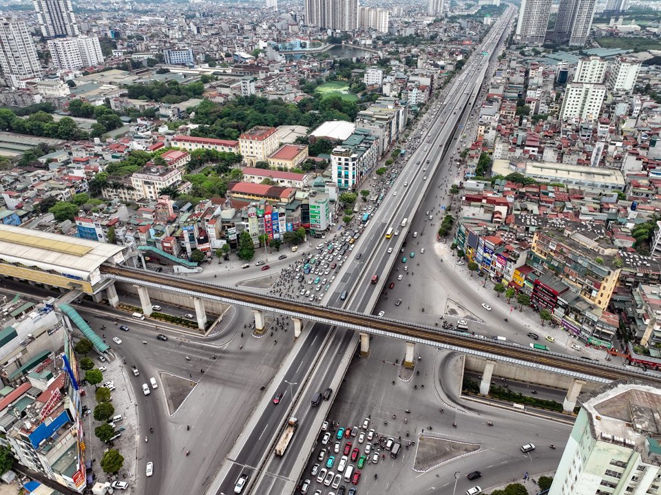 Dự án thí điểm giao thông minh sẽ lắp đặtthiết bịtại 2 nút giao thông trên đường PhạmVăn Bạch. Ảnh: Phạm Công