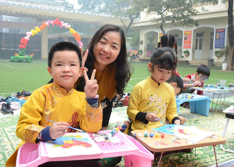 Từ khi c&oacute; c&ocirc; Nguyễn Phương Hoa về l&agrave;m Hiệu trưởng, trường Tiểu học Vĩnh Tuy c&oacute; nhiều thay đổi t&iacute;ch cực, học sinh được tham gia nhiều hoạt động trải nghiệm hơn, gi&uacute;p c&aacute;c em ph&aacute;t triển to&agrave;n diện v&agrave; phụ huynh cũng y&ecirc;n t&acirc;m gửi gắm con em m&igrave;nh