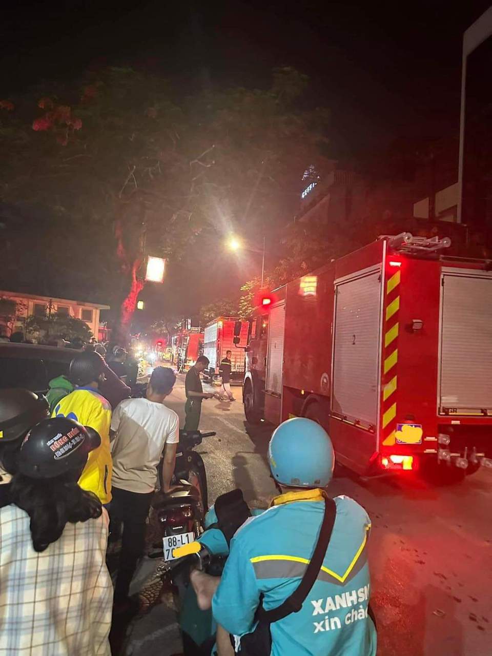 Hà Nội: Hiện trường vụ cháy nhà trọ ở phố Trung Kính - Ảnh 2