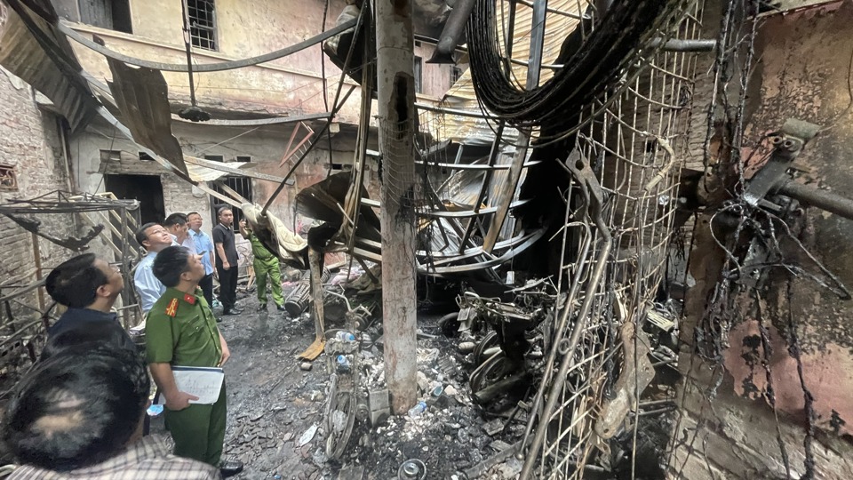 Hình ảnh mới nhất hiện trường cháy khiến 14 người tử vong ở phố Trung Kính - Ảnh 2