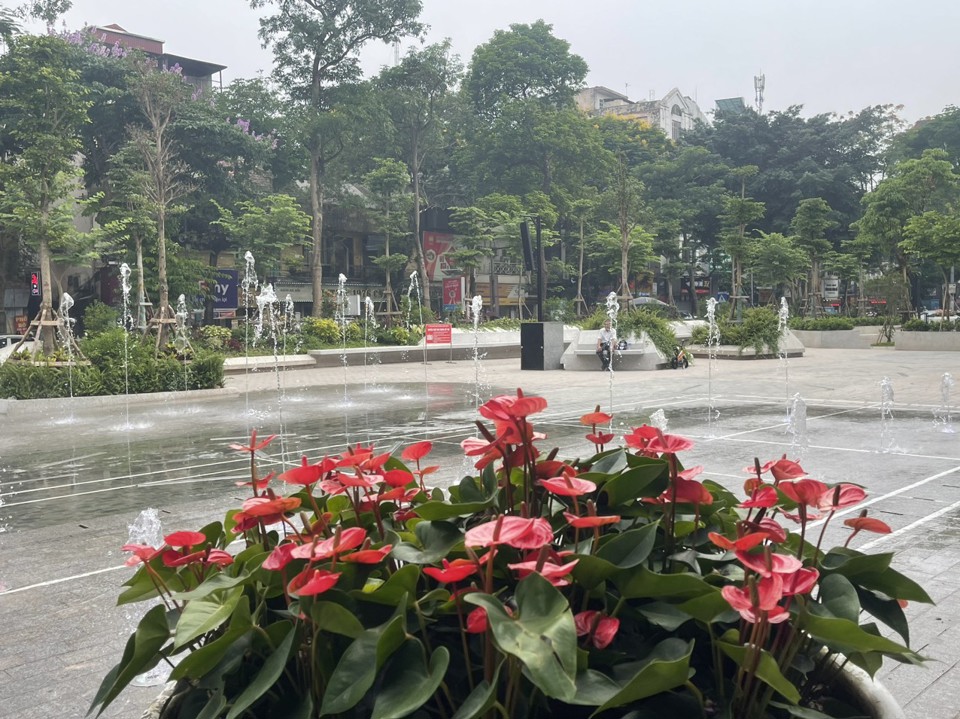 Quận Ba Đình: diện mạo mới xanh, thân thiện, hiện đại của Vườn hoa Vạn Xuân - Ảnh 3
