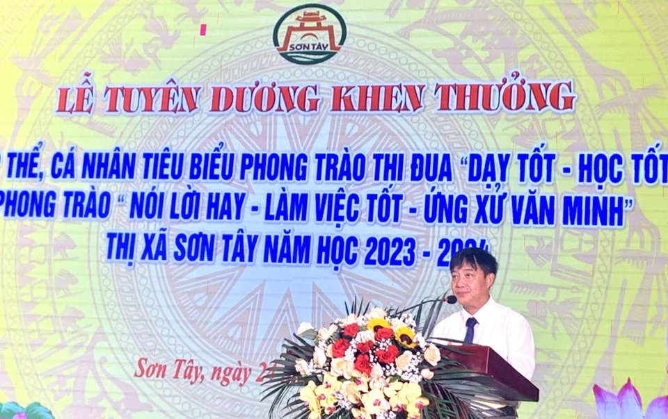 Ph&oacute; Chủ tịch UBND thị x&atilde; Sơn T&acirc;y L&ecirc; Đại Thăng ph&aacute;t biểu tại buổi lễ.