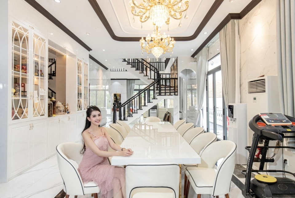 Hoa hậu Phan Thị Mơ xây biệt thự 10 tỷ đồng tặng ba mẹ - Ảnh 1