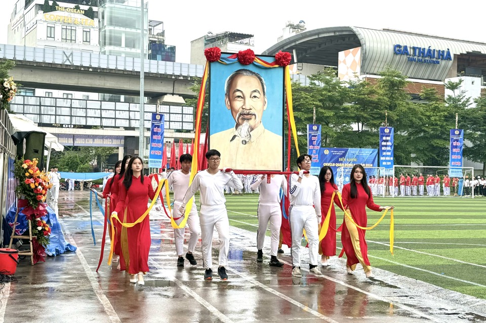 M&agrave;n biểu dương lực lượng ch&agrave;o mừng Hội khỏe.