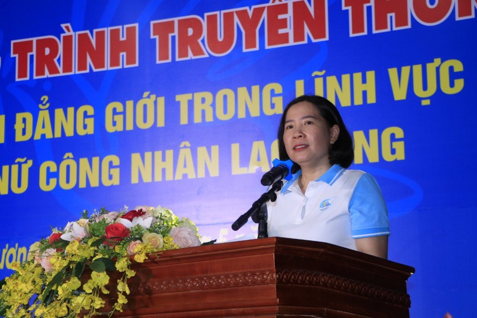 Chủ tịch Hội LHPN TP H&agrave; Nội L&ecirc; Kim Anh ph&aacute;t biểu tại chương tr&igrave;nh