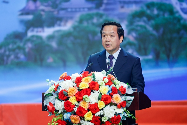 Chủ tịch UBND tỉnh Ninh B&igrave;nh Phạm Quang Ngọc ph&aacute;t biểu tại Hội nghị. Ảnh: VGP/Nhật Bắc