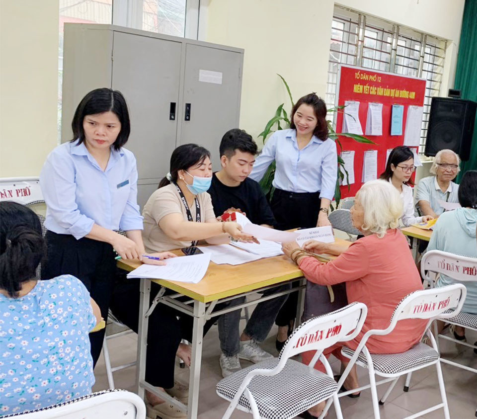 Hướng dẫn người hưởng lương hưu trợ cấp BHXH đăng k&yacute; thay đổi h&igrave;nh thức nhận lương hưu trợ cấp BHXH h&agrave;ng th&aacute;ng kh&ocirc;ng d&ugrave;ng tiền mặt.