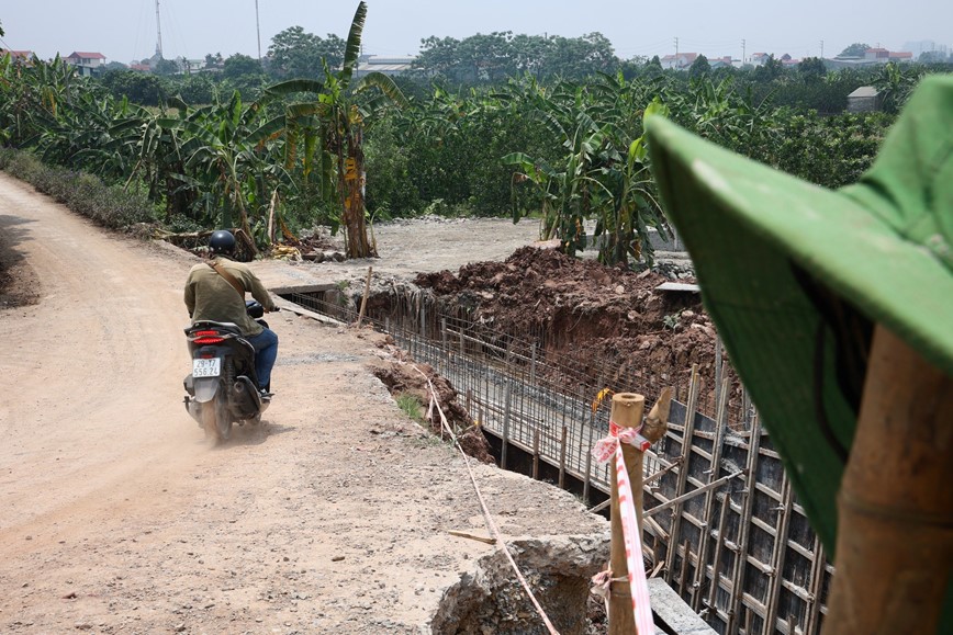 Tại huyện Phúc Thọ: Thi công đường tỉnh 421 gây mất an toàn giao thông  - Ảnh 11