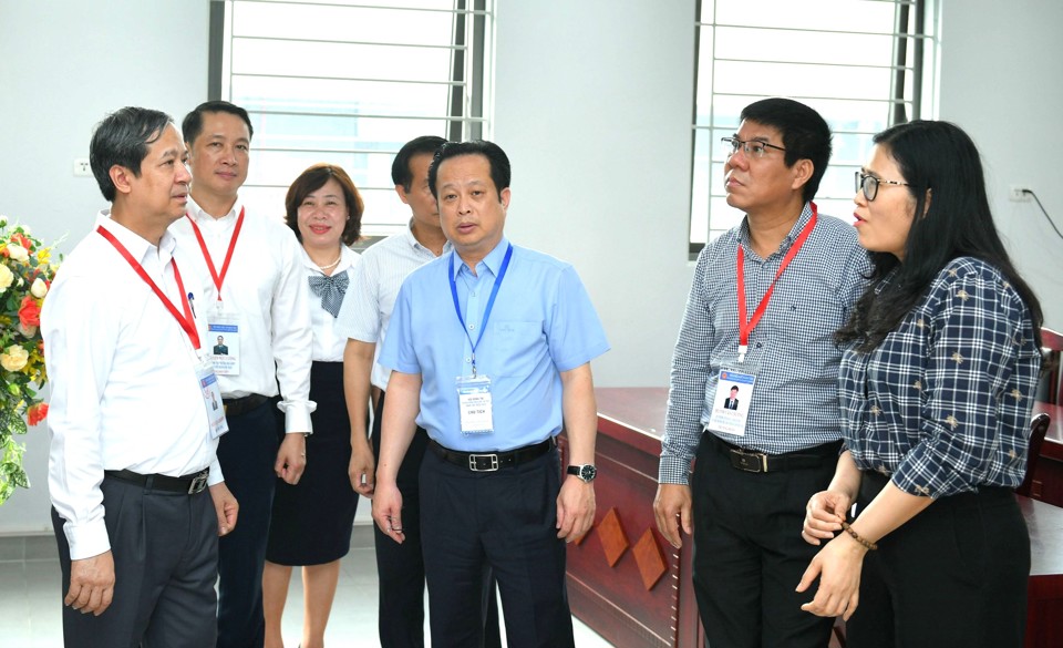 Bộ trưởng Bộ GD&ĐT Nguyễn Kim Sơn kiểm tra công tác chuẩn bị tổ chức thi tốt nghiệp THPT năm 2023 tại Hà Nội