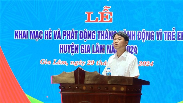 Ph&oacute; Chủ tịch UBND huyện Gia L&acirc;m khai mạc h&egrave; v&agrave; ph&aacute;t động Th&aacute;ng h&agrave;nh động V&igrave; trẻ em huyện Gia L&acirc;m.