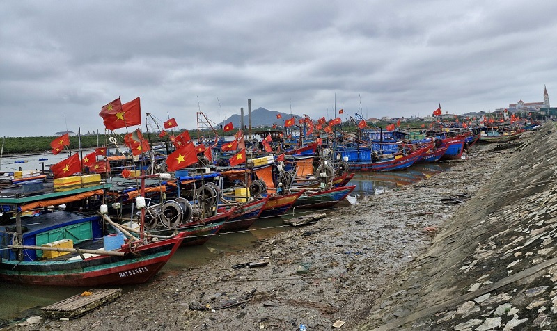 Cảng c&aacute; Cửa S&oacute;t nơi neo đậu, tr&aacute;nh tr&uacute; mưa b&atilde;o cho h&agrave;ng trăm t&agrave;u thuyền của ngư d&acirc;n tỉnh H&agrave; Tĩnh v&agrave; v&ugrave;ng phụ cận&nbsp;