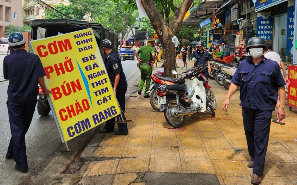 Tăng cường kiểm tra, xử lý các “điểm nóng” trật tự đô thị ở Định Công - Ảnh 9