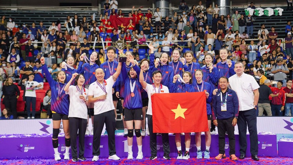 B&oacute;ng chuyền nữ Việt Nam gi&agrave;nh quyền giải đấu tầm thế giới mang t&ecirc;n FIVB Challenge Cup 2024. Ảnh: VFV.