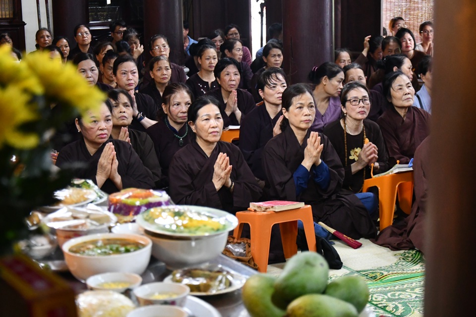 Cầu siêu cho những người đã mất trong vụ cháy ở phố Trung Kính - Ảnh 5