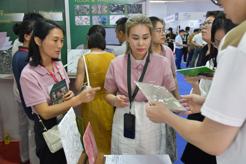 Triển l&atilde;m mang tới những sản phẩm hiện đại, tối ưu nhất để thu h&uacute;t được người tham quan t&igrave;m hiểu &aacute;p dụng cho ng&ocirc;i nh&agrave;.