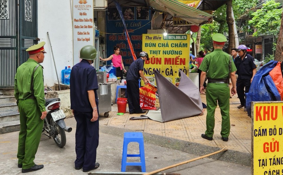 Tăng cường kiểm tra, xử lý các “điểm nóng” trật tự đô thị ở Định Công - Ảnh 11