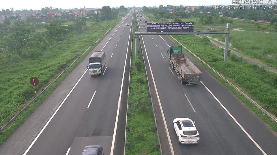 Hệ thống ITS đưa ra th&ocirc;ng tin cảnh b&aacute;o cho l&aacute;i xe tr&ecirc;n cao tốc Cầu Giẽ - Ninh B&igrave;nh.