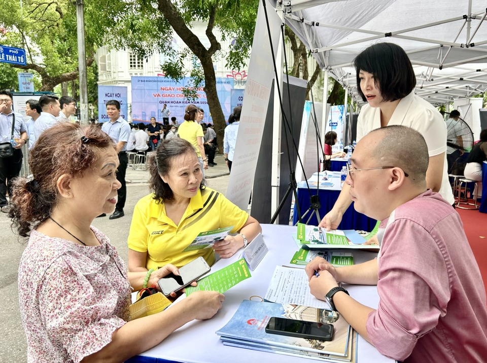 TP H&agrave; Nội đ&atilde; giải quyết việc l&agrave;m cho 100.335/165.000 người lao động, trong năm th&aacute;ng đầu năm 2024. Ảnh: Trần Oanh.