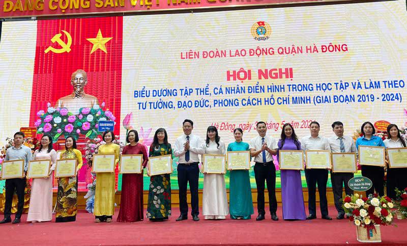 C&aacute;c tập thể, c&aacute; nh&acirc;n được khen thưởng trong giai đoạn 2019 - 2024.