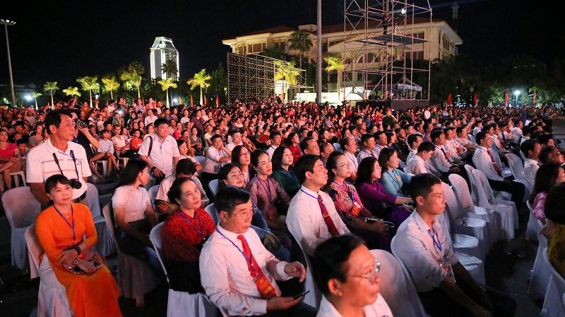 Lễ kỷ niệm l&agrave; sự kiện ch&iacute;nh trị c&oacute; &yacute; nghĩa đặc biệt quan trọng, nhằm &ocirc;n lại lịch sử h&agrave;o h&ugrave;ng, truyền thống vẻ vang của v&ugrave;ng đất Quảng B&igrave;nh "địa linh nh&acirc;n kiệt", khơi dậy v&agrave; ph&aacute;t huy sức mạnh của khối đại đo&agrave;n kết to&agrave;n d&acirc;n, khẳng định quyết t&acirc;m, kh&aacute;t vọng v&agrave; &yacute; ch&iacute; vươn l&ecirc;n x&acirc;y dựng qu&ecirc; hương "hai giỏi" gi&agrave;u đẹp, văn minh.