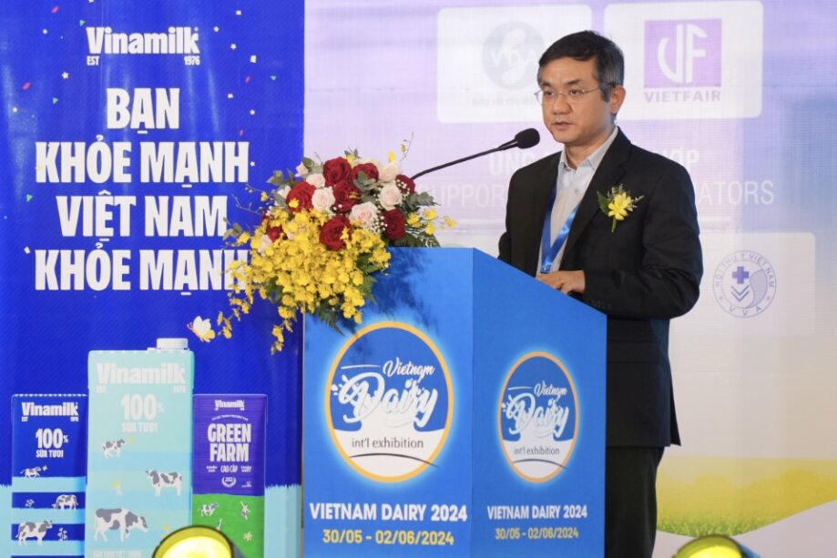 &Ocirc;ng Nguyễn Quang Tr&iacute; - Gi&aacute;m đốc điều h&agrave;nh Marketing Vinamilk - ph&aacute;t biểu tại sự kiện khai mạc Triển l&atilde;m quốc tế ng&agrave;nh sữa v&agrave; sản phẩm sữa 2024