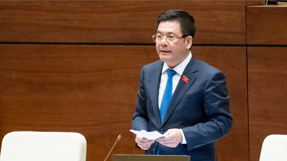 Bộ trưởng Bộ C&ocirc;ng thương Nguyễn Hồng Di&ecirc;n trả lời chất vấn