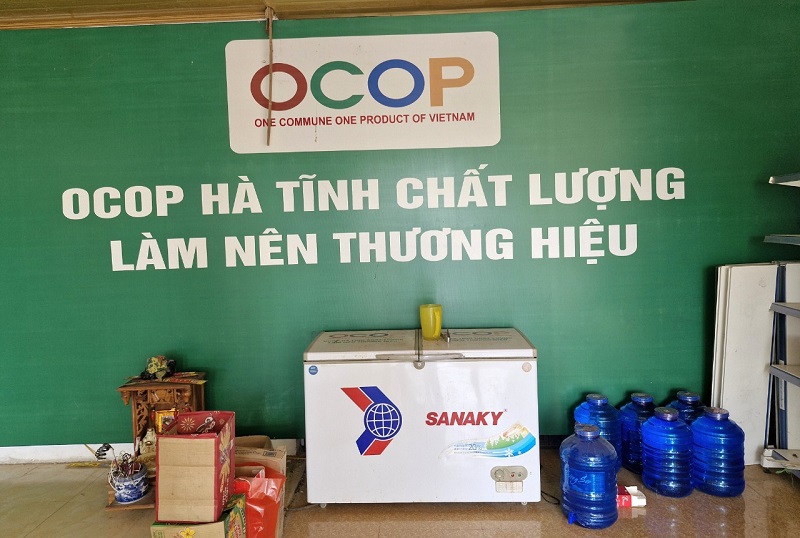 Chất lượng, thương hiệu sản phẩm OC0P l&agrave; yếu tố quan trọng, gi&uacute;p người ti&ecirc;u d&ugrave;ng lựa chọn sản phẩm đặc trưng v&ugrave;ng miền đảm bảo sạch, an to&agrave;n cho sức khỏe. Vậy nhưng, nghịch l&yacute; l&agrave; hiện nay tại một số cửa h&agrave;ng ở H&agrave; Tĩnh&nbsp; b&agrave;y b&aacute;n những sản phẩm c&oacute; dấu hiệu kh&ocirc;ng đạt ti&ecirc;u chuẩn chất lượng&nbsp;