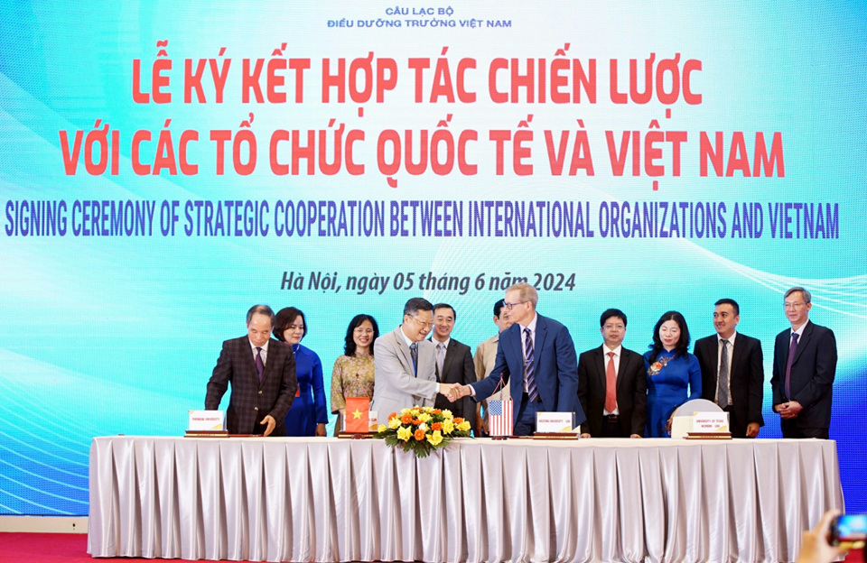 Tại Đại hội, CLB Điều dưỡng trưởng Việt Nam k&yacute; kết hợp t&aacute;c chiến lược với c&aacute;c tổ chức quốc tế v&agrave; Việt Nam.