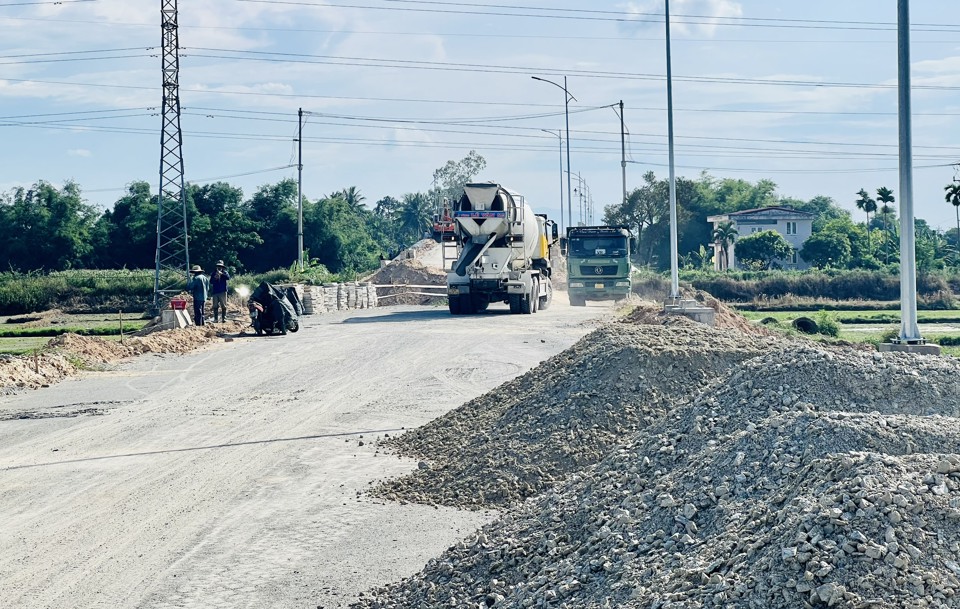 Dự &aacute;n cầu tr&ecirc;n đường ĐH7 vẫn đang triển khai thi c&ocirc;ng nhưng chủ yếu c&aacute;c hạng mục nhỏ lẻ.