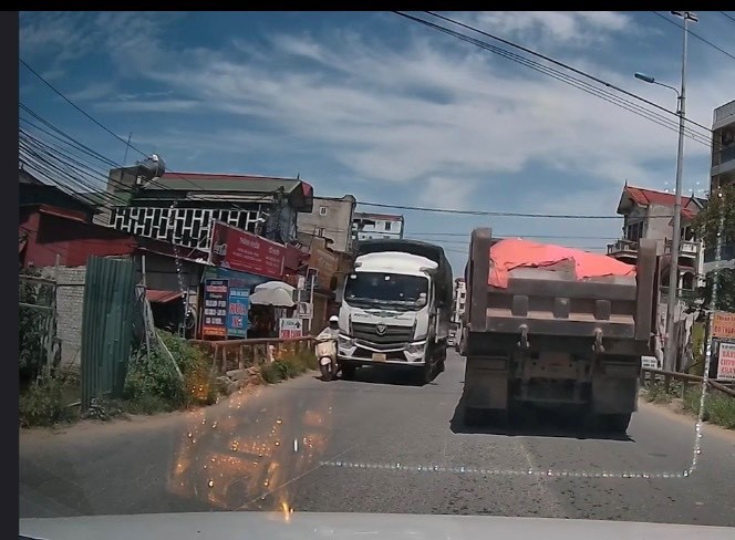 T&igrave;nh huống va chạm (Ảnh cắt từ video).