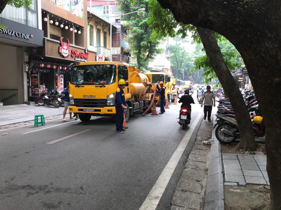 H&agrave;ng loạt phương tiện đ&atilde; được huy động, sẵn s&agrave;ng với c&aacute;c t&igrave;nh huống xấu c&oacute; thể xảy ra trong ng&agrave;y đầu tổ chức thi tuyển v&agrave;o lớp 10.