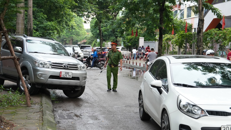 Nhờ đ&oacute;, trong s&aacute;ng ng&agrave;y 8/6, t&igrave;nh trạng &ugrave;n tắc giao th&ocirc;ng tại c&aacute;c tuyến đường dẫn v&agrave;o c&aacute;c điểm thi c&ugrave;ng như khu vực c&aacute;c điểm thi đ&atilde; kh&ocirc;ng xảy ra.