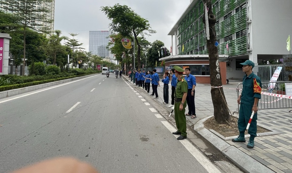 Quận Tây Hồ: giao thông thông suốt tại các điểm thi - Ảnh 1