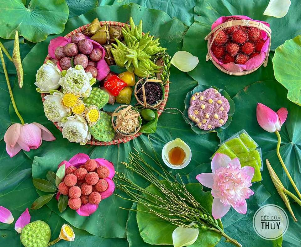 Ng&agrave;y 5 th&aacute;ng 5 &acirc;m lịch, c&ograve;n gọi l&agrave; ng&agrave;y tết Đoan Ngọ hay ng&agrave;y giết s&acirc;u bọ, l&agrave; một trong những ng&agrave;y lễ truyền thống quan trọng của người Việt Nam. Đ&acirc;y l&agrave; dịp để người d&acirc;n tưởng nhớ tổ ti&ecirc;n, b&agrave;y tỏ l&ograve;ng biết ơn v&agrave; thực hiện c&aacute;c nghi lễ phong tục truyền thống với mong muốn một m&ugrave;a m&agrave;ng bội thu v&agrave; sức khỏe dồi d&agrave;o. Ảnh: FB&nbsp;Nguyễn Hồng Th&uacute;y