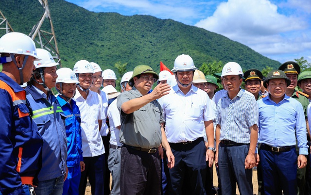 Thủ tướng biểu dương c&aacute;c đơn vị vượt mọi kh&oacute; khăn, nỗ lực thi c&ocirc;ng c&ocirc;ng tr&igrave;nh đường d&acirc;y 500 kV mạch 3.