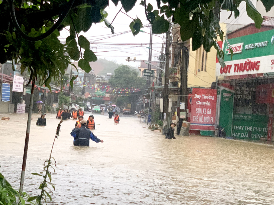 Ngập s&acirc;u tại tổ 2 - 3 phường Minh Khai,th&agrave;nh phố H&agrave; Giang