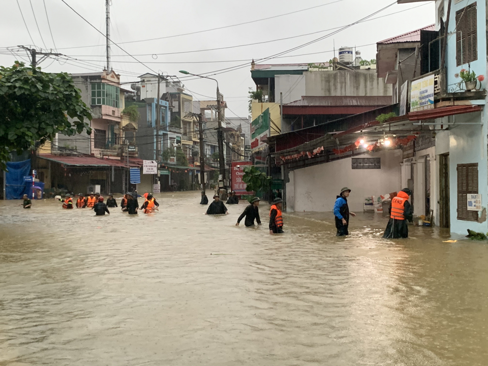 Toàn cảnh TP Hà Giang ngập úng, sạt lở đất, ách tắc giao thông - Ảnh 8