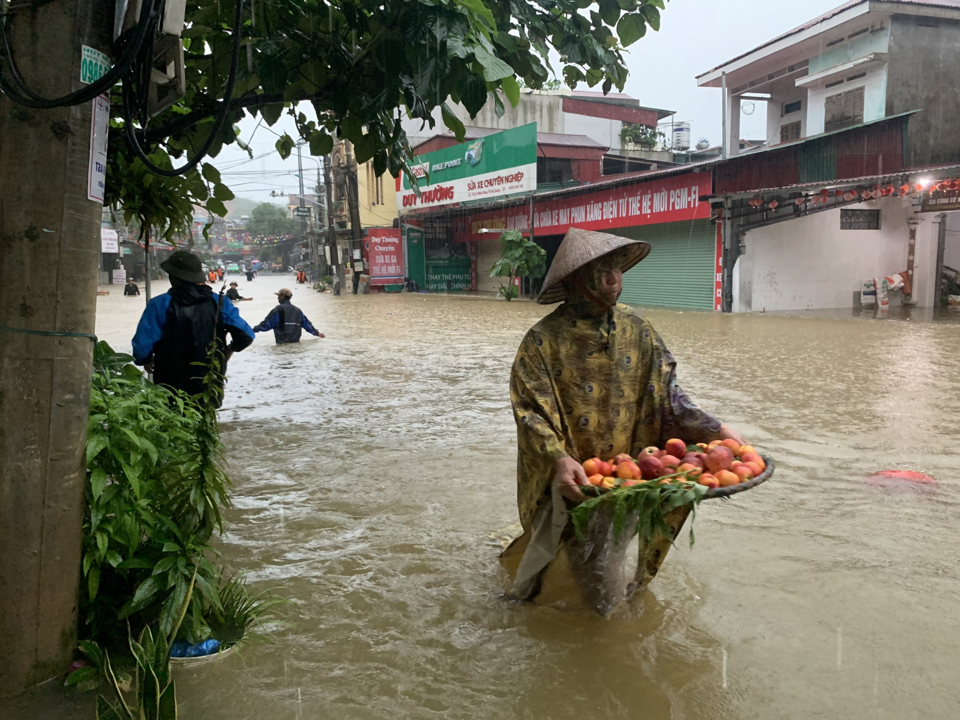 Toàn cảnh TP Hà Giang ngập úng, sạt lở đất, ách tắc giao thông - Ảnh 11