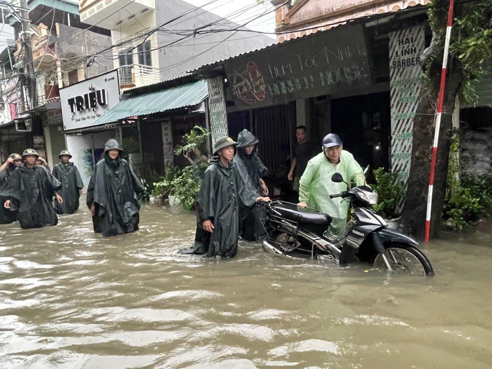 Toàn cảnh TP Hà Giang ngập úng, sạt lở đất, ách tắc giao thông - Ảnh 7